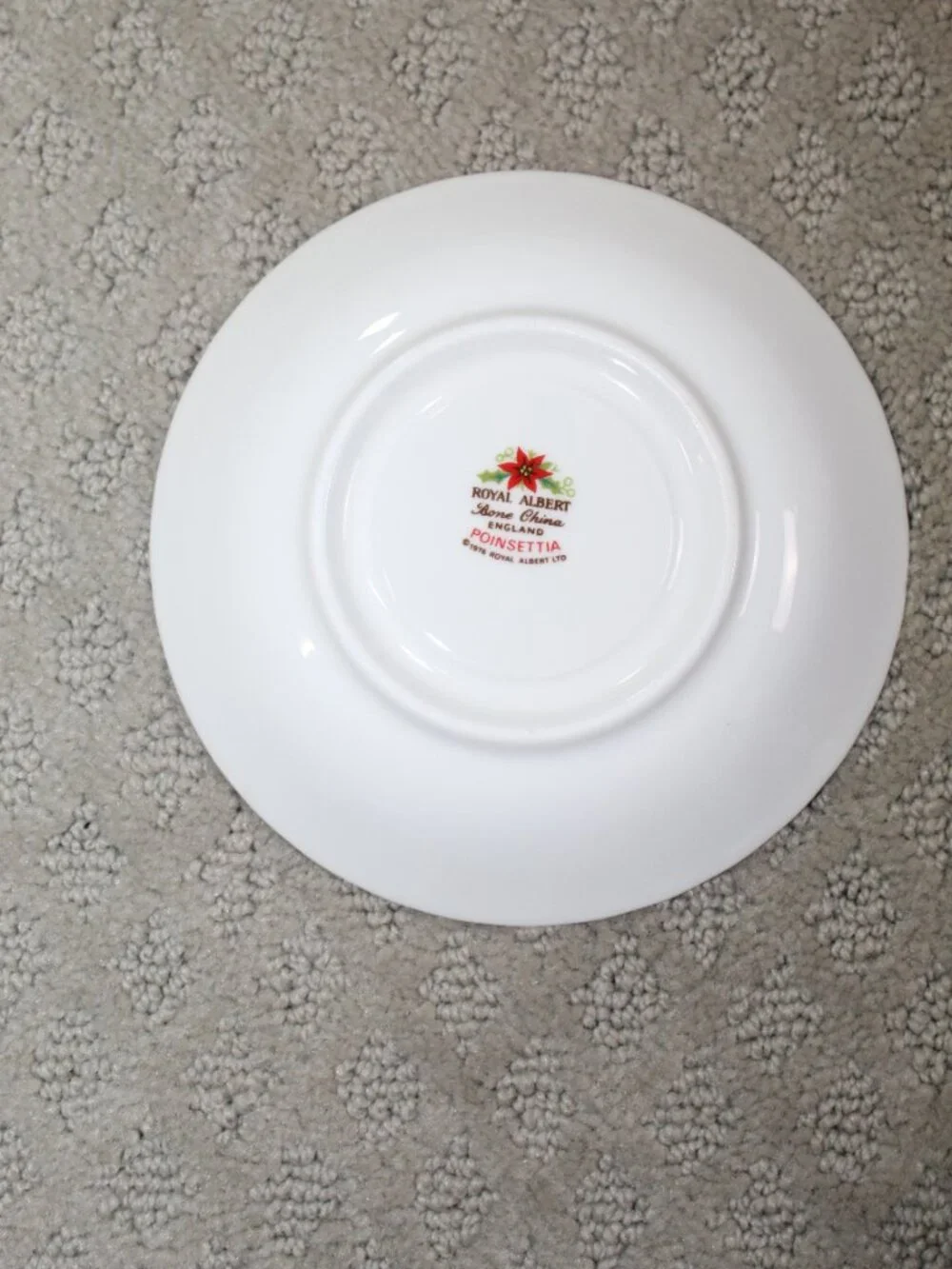 Set of 4 Royal Albert Christmas Poinsettia 2 Cups & 2 Saucers